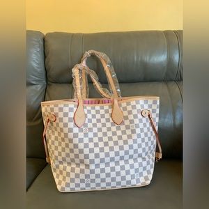Never full white/ grey checkered tote